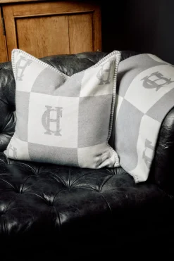 Holland Cooper Luxury Cushion< Cushions